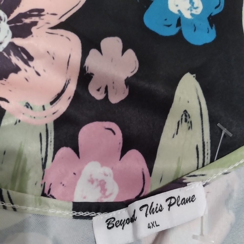 NWOT Beyond This Plane | Multicolor floral print maxi dress with pockets - Picture 6 of 7